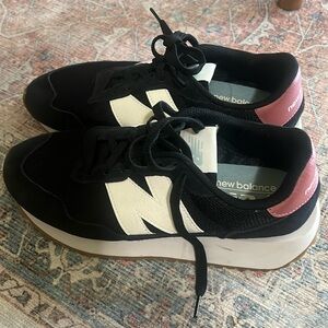 New Balance 237